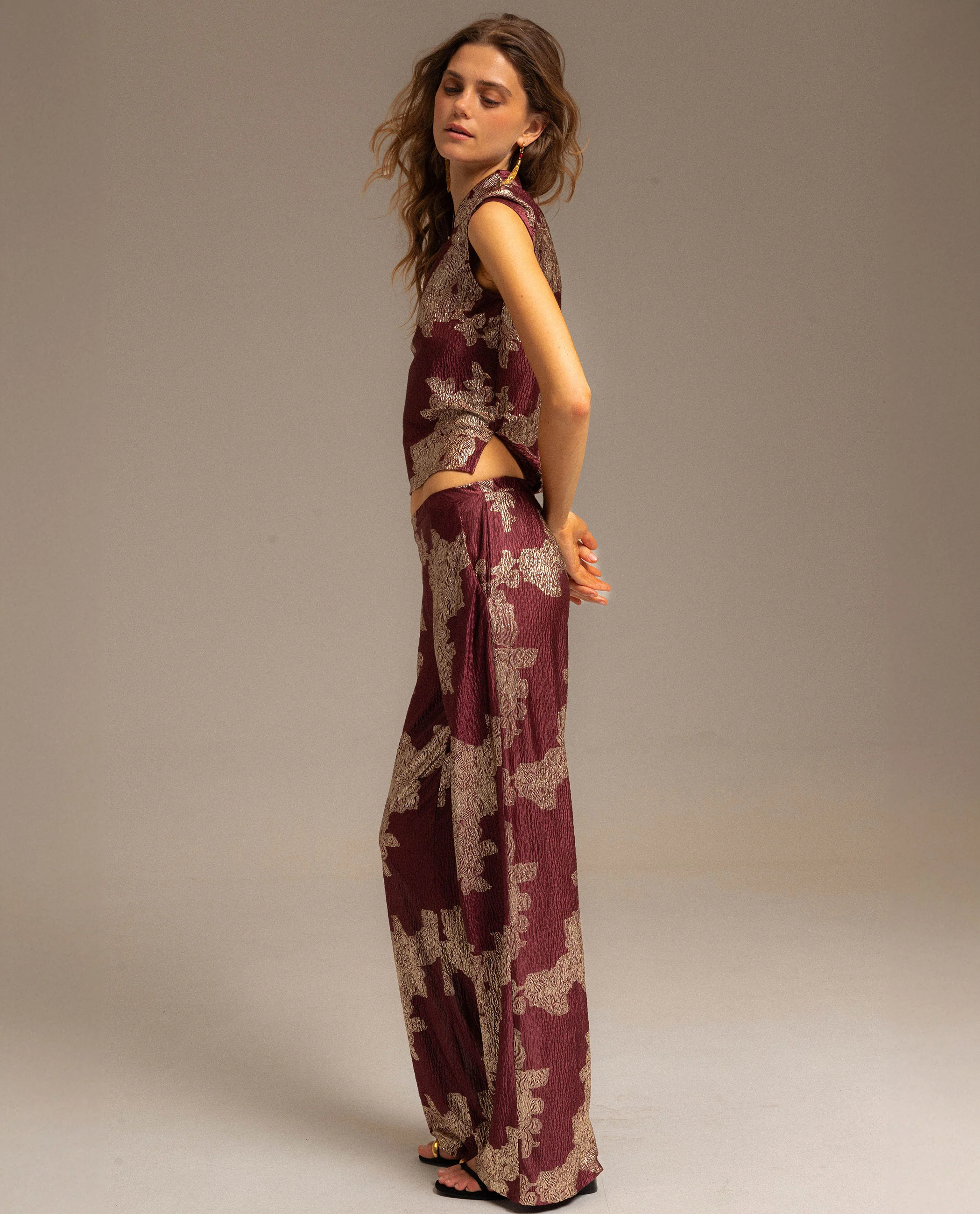 PANTALÓN RUBY BLOOM · BURDEOS - Image 5